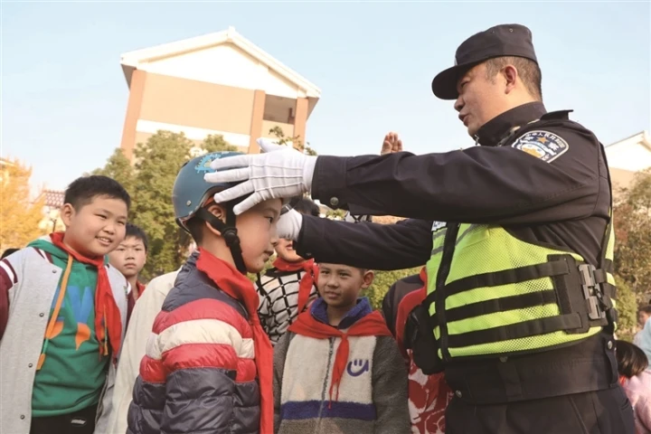 南通市舉辦“全國交通安全日”主題活動